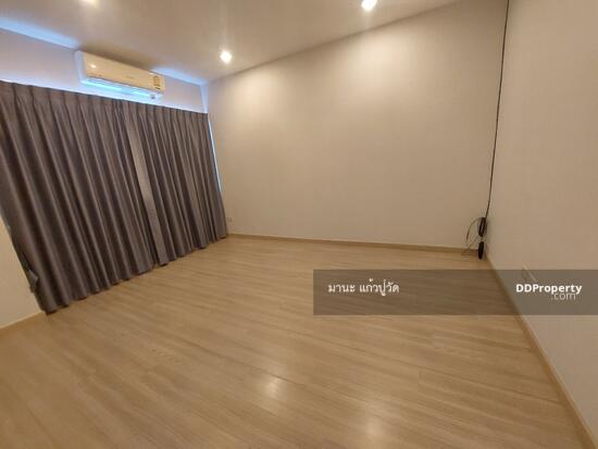ให้เช่า ทาวน์โฮม3ชั้น 25ตรว. อยู่ติด ถนนใหญ่ ถนนรามอินทรา กม.12 ใกล้แม็คโคร ให้เช่า18,000/เดือน